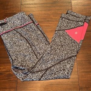 Size 8 Lululemon cropped leggings